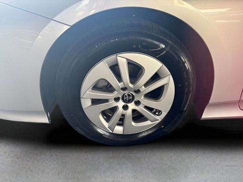 Used 2017 Toyota Prius Two w/ Carpet Mat Package image 9