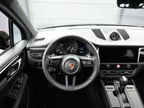 Certified 2026 Porsche Macan AWD/4WD image 18