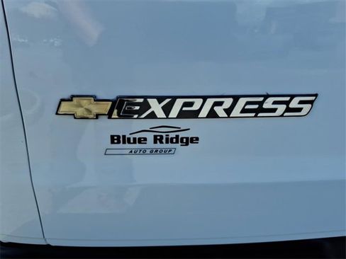 Used 2023 Chevrolet Express 2500 w/ Driver Convenience Package image 7