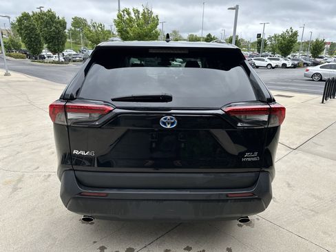 Certified 2022 Toyota RAV4 XLE w/ Convenience Package AWD/4WD image 8
