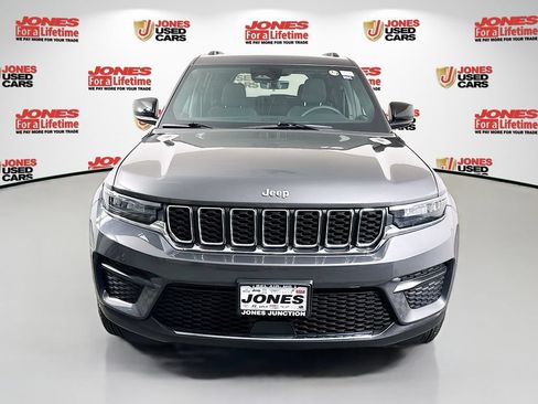 Used 2025 Jeep Grand Cherokee Laredo X AWD/4WD image 12