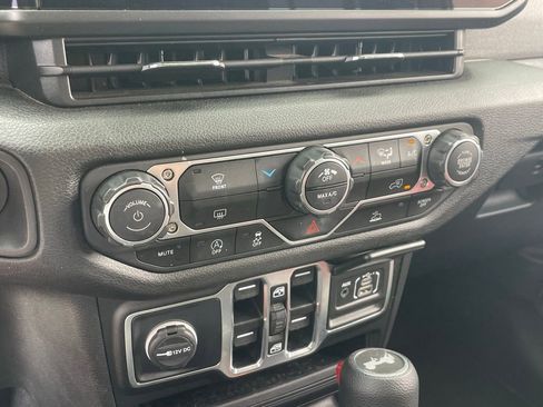 Used 2025 Jeep Wrangler Sport S image 9