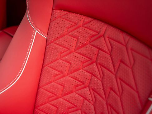 Used 2025 Aston Martin Vanquish image 24