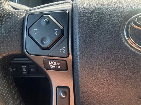 Used 2018 Toyota Tacoma TRD Sport AWD/4WD image 13