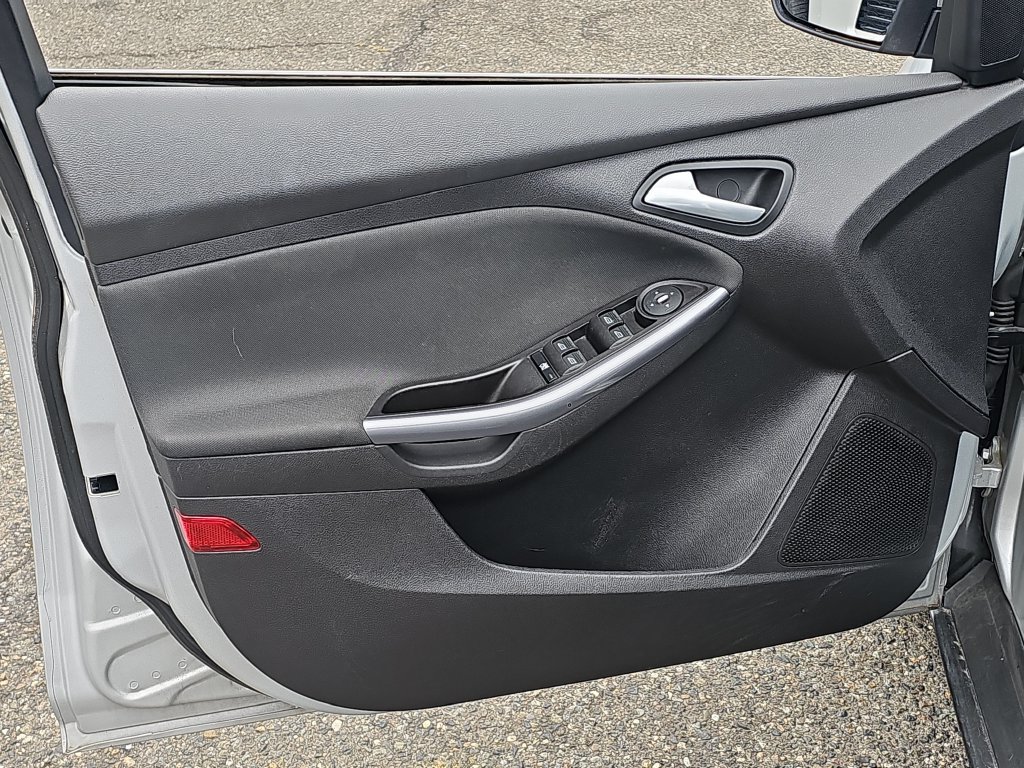 Used 2014 Ford Focus Titanium FWD image 20