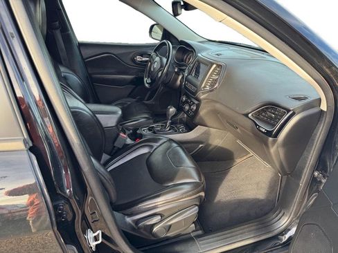 Used 2021 Jeep Cherokee Latitude Plus image 3