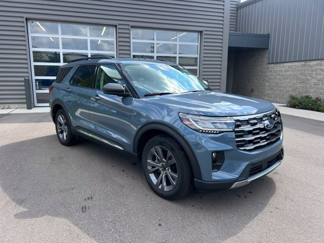 Used 2025 Ford Explorer Active w/ Active Comfort Package AWD/4WD image 3