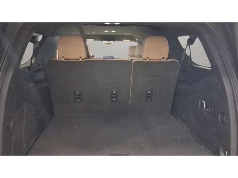 Used 2023 Chevrolet Suburban Premier AWD/4WD image 25