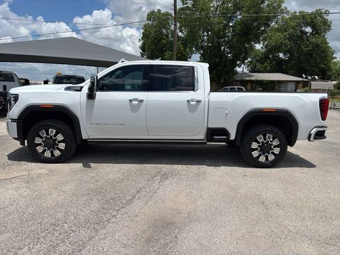 Used 2024 GMC Sierra 2500 Denali w/ Technology Package AWD/4WD image 10