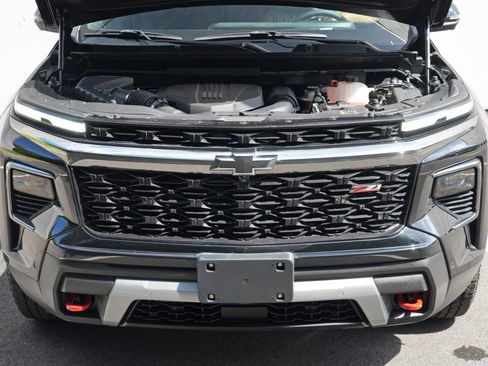 Used 2025 Chevrolet Traverse Z71 w/ Enhanced Driving Package AWD/4WD image 7