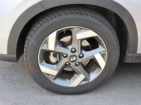 Used 2022 Hyundai Venue SEL FWD image 7