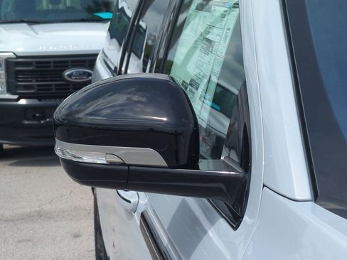 New 2025 Lincoln Navigator L Reserve w/ Jet Appearance Package image 12