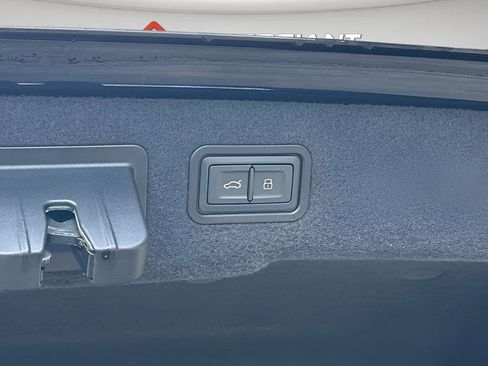 Used 2021 Audi A8 L 3.0T w/ Executive Plus Package image 26