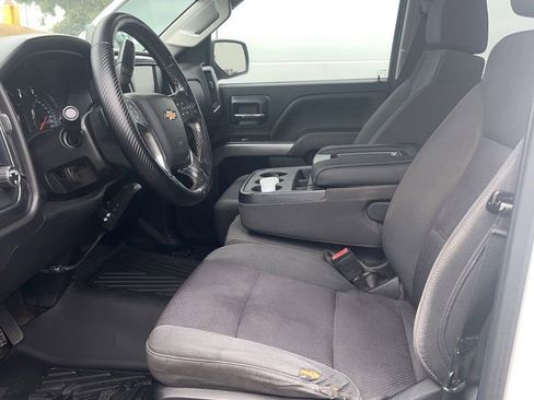 Used 2018 Chevrolet Silverado 1500 LT RWD image 2