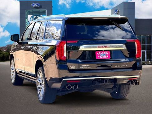 Used 2023 GMC Yukon XL Denali image 4