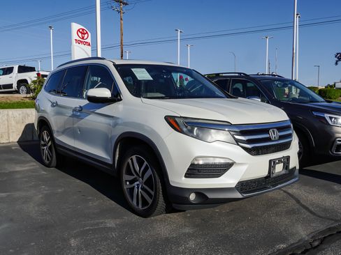 Used 2017 Honda Pilot Elite image 2