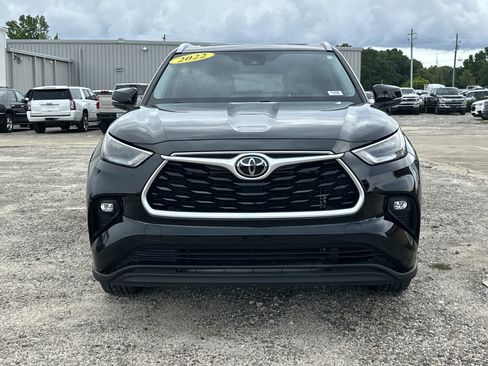Used 2022 Toyota Highlander XLE FWD image 3