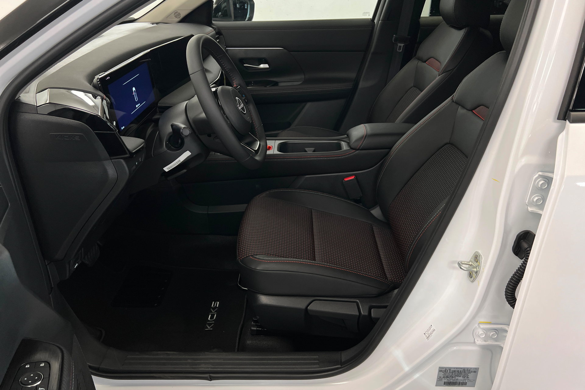 New 2026 Nissan Kicks SR w/ Cold Weather Package FWD image 17
