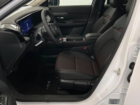 New 2026 Nissan Kicks SR w/ Cold Weather Package FWD image 17