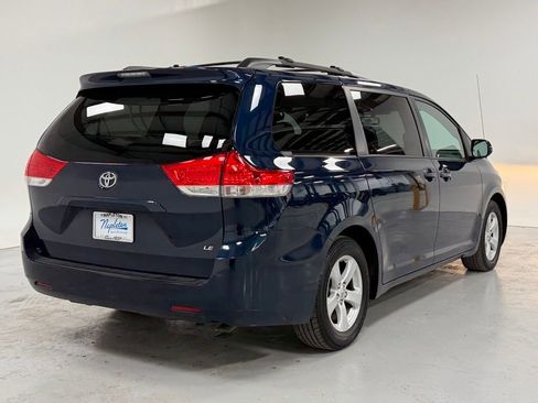 Used 2011 Toyota Sienna LE image 4