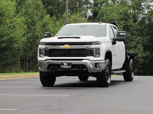 Used 2024 Chevrolet Silverado 2500 LT w/ Convenience Package AWD/4WD image 8