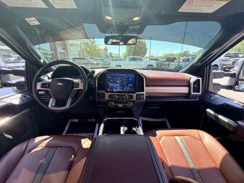 Used 2022 Ford F250 Platinum w/ FX4 Off-Road Package image 34