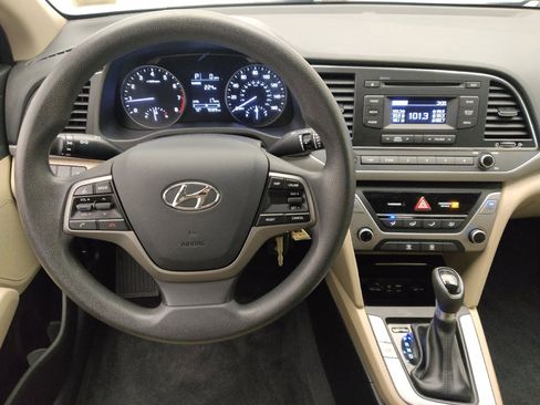 Used 2018 Hyundai Elantra SE FWD image 22