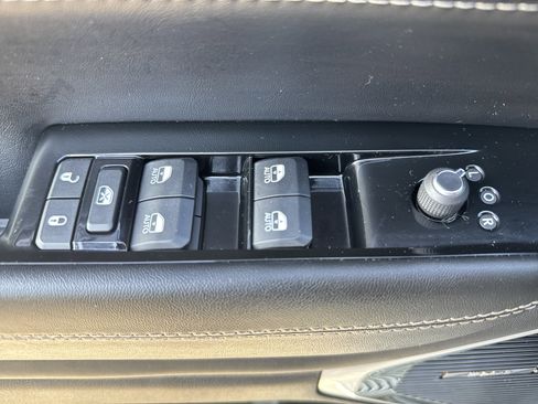 Used 2022 Jeep Wagoneer Series III w/ Premium Group I image 15