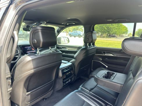 Used 2024 Jeep Wagoneer Series II w/ Flexible Seating Group RWD image 21