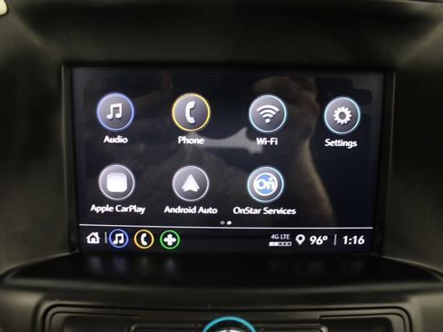 Used 2024 GMC Terrain SLE w/ Driver Convenience Package FWD image 4