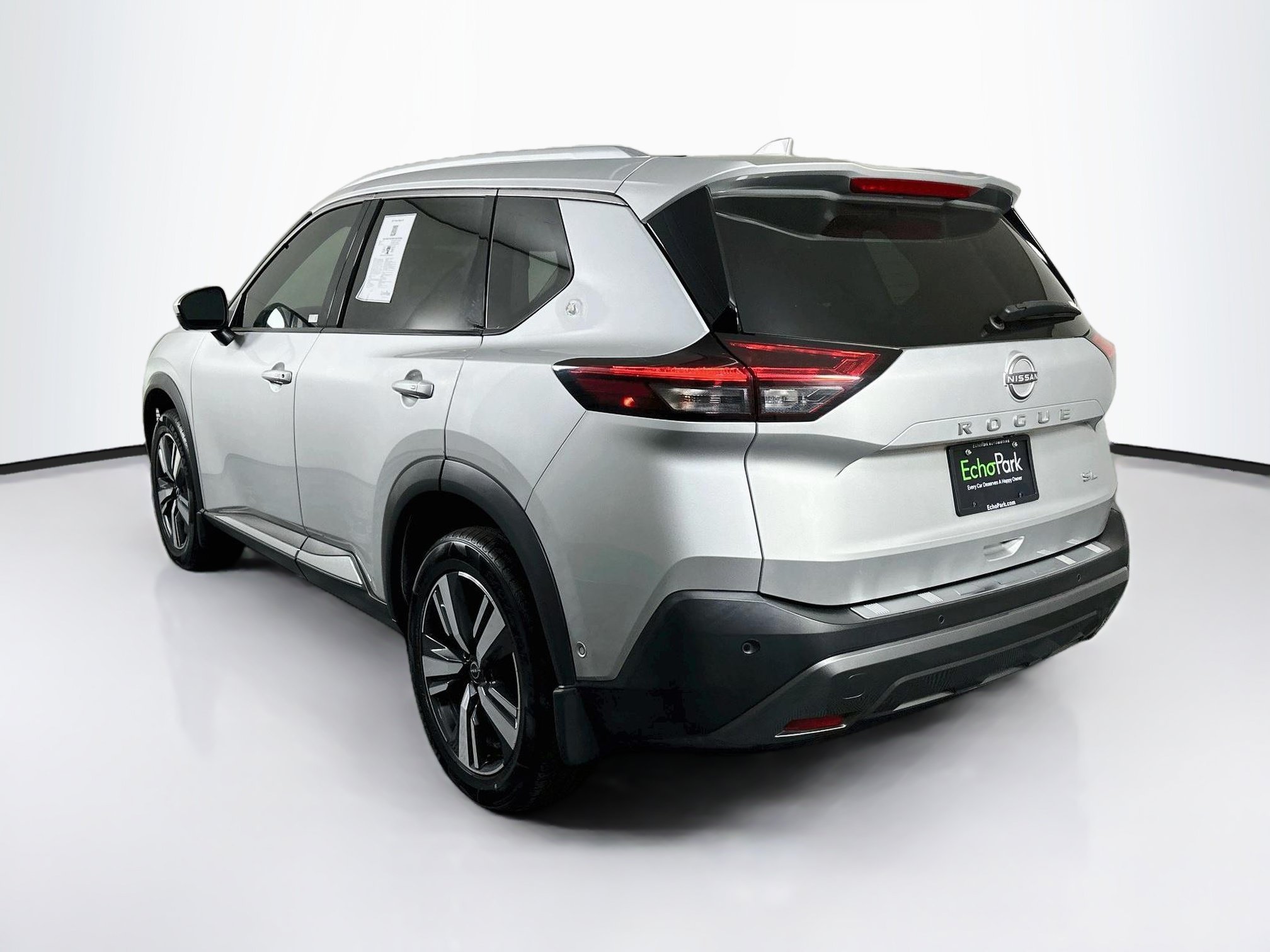 Used 2023 Nissan Rogue SL w/ SL Premium Package FWD image 5