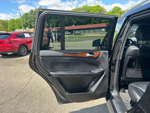 Used 2019 Mercedes-Benz GLS 450 4MATIC image 17