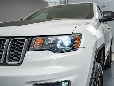 Used 2019 Jeep Grand Cherokee Trailhawk AWD/4WD image 14