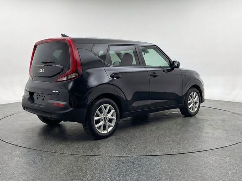 Used 2025 Kia Soul LX w/ LX Technology Package FWD image 9