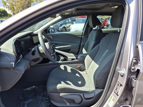 Used 2025 Hyundai Elantra SEL FWD image 11