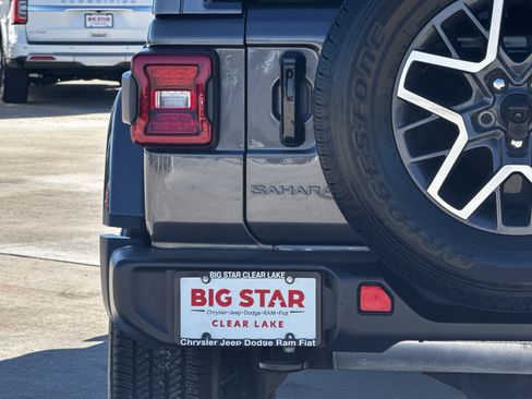 Used 2025 Jeep Wrangler Sahara image 12