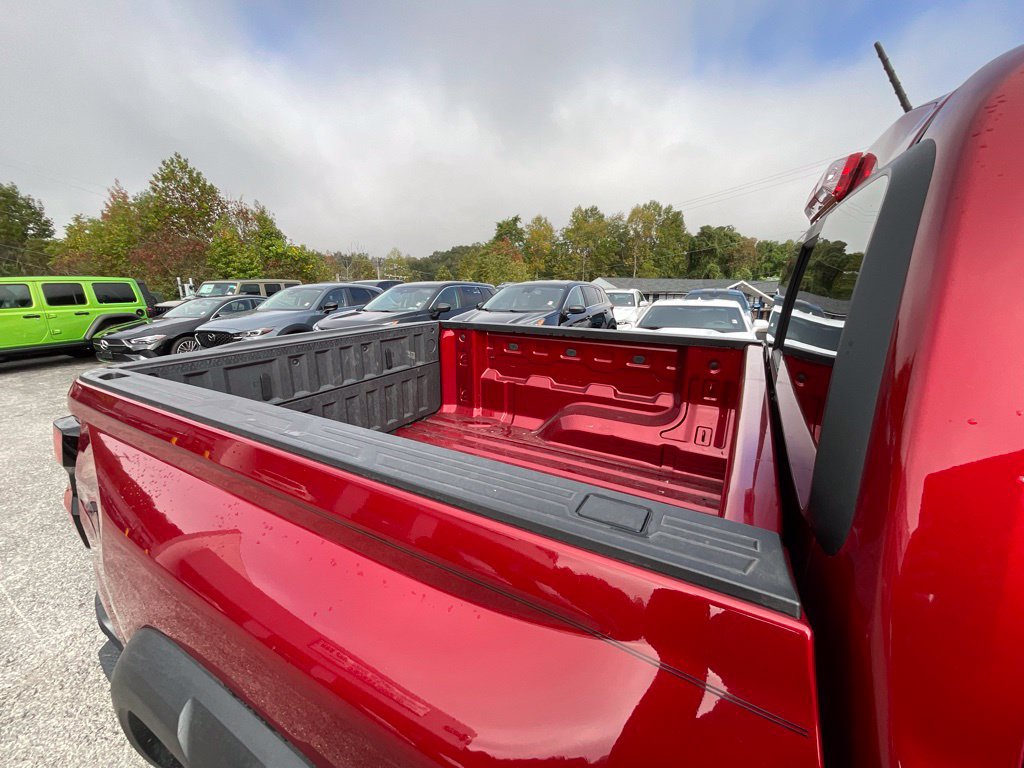 Used 2024 Chevrolet Colorado Trail Boss w/ Technology Package AWD/4WD image 26