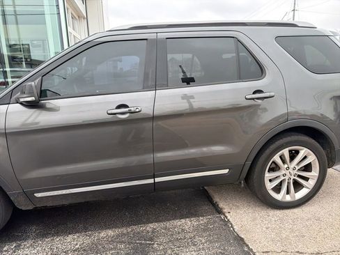 Used 2018 Ford Explorer XLT w/ Equipment Group 202A image 5