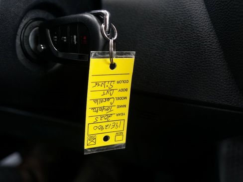 Used 2025 Toyota Corolla LE image 2