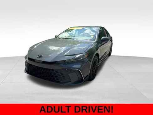 Used 2026 Toyota Camry SE FWD image 2