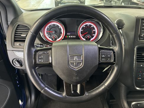 Used 2020 Dodge Grand Caravan SXT w/ Driver Convenience Group FWD image 26