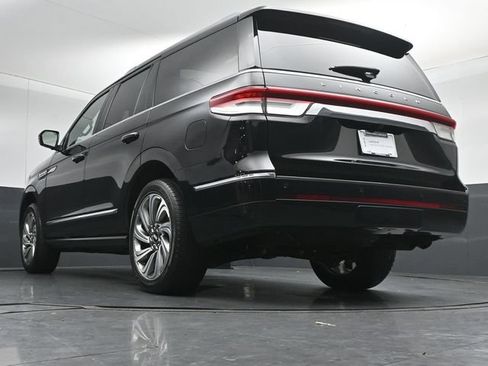 Certified 2023 Lincoln Navigator Reserve AWD/4WD image 45