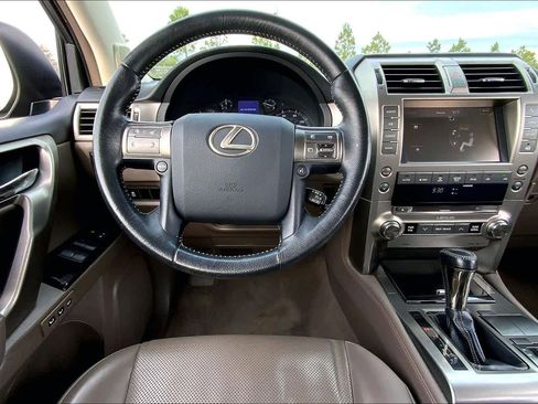 Used 2019 Lexus GX 460 image 5