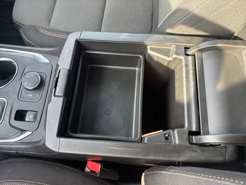 Used 2018 Chevrolet Traverse LT image 24