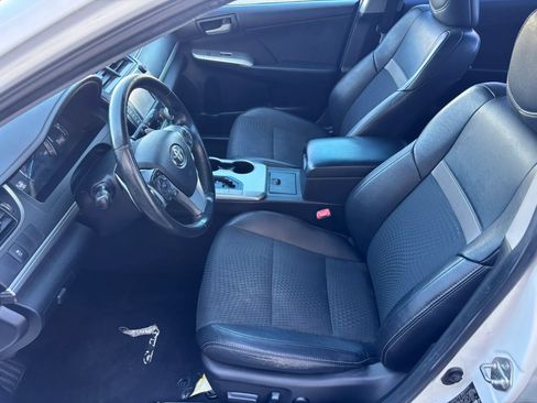 Used 2014 Toyota Camry SE FWD image 11