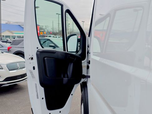 Used 2025 RAM ProMaster 2500 w/ Convenience Group image 21