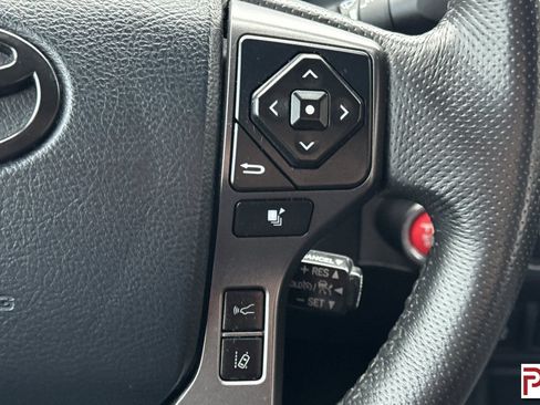 Used 2018 Toyota Tacoma TRD Sport w/ Technology Package image 28