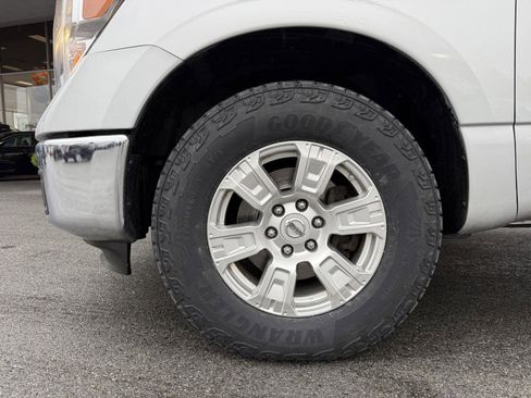 Used 2019 Nissan Titan SV image 11