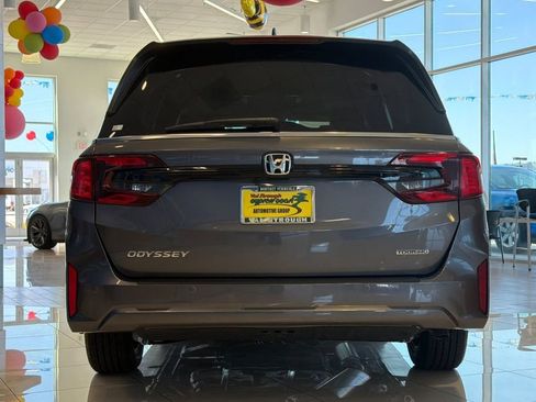 New 2026 Honda Odyssey Touring image 4