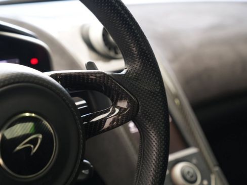 Used 2015 McLaren 650S Spider RWD image 19